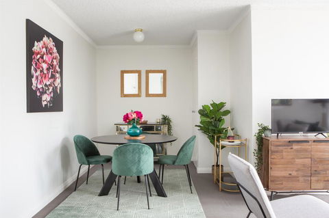 Sunny Apartment In Quiet And Green Neighbourhood - Accommodation Gladstone 2