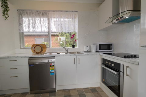Sunny Great View Apartment Near Shopping Town - Accommodation Gladstone 2