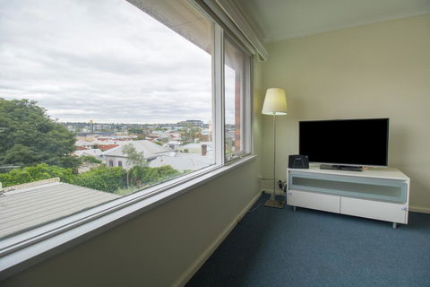 Sunny Great View Apartment Near Shopping Town - Accommodation Gladstone 0
