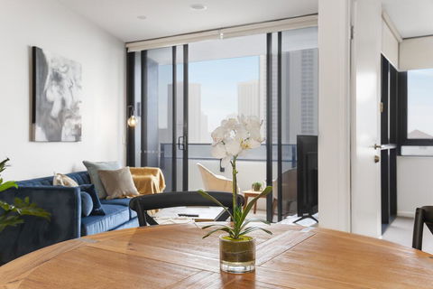 Sunny Modern Two-Bedroom Pad Steps From The Beach - Accommodation Gladstone 2