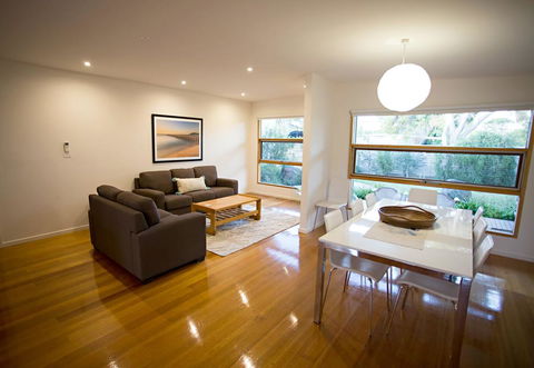 SUNNY DAZE - Accommodation Gladstone 3
