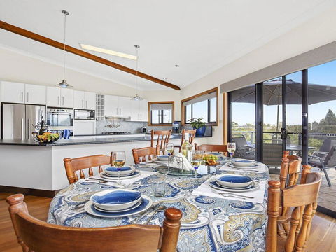 SunRay On Orama - Spacious With Great Views - Accommodation Gladstone 3