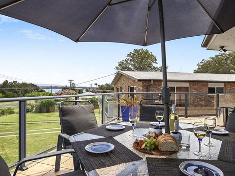 SunRay On Orama - Spacious With Great Views - Accommodation Gladstone 0