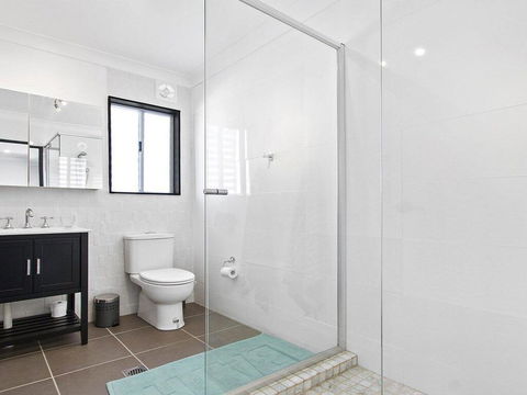 Sunset Beach - Situated Between Two Beaches And A Lake - Accommodation Gladstone 3