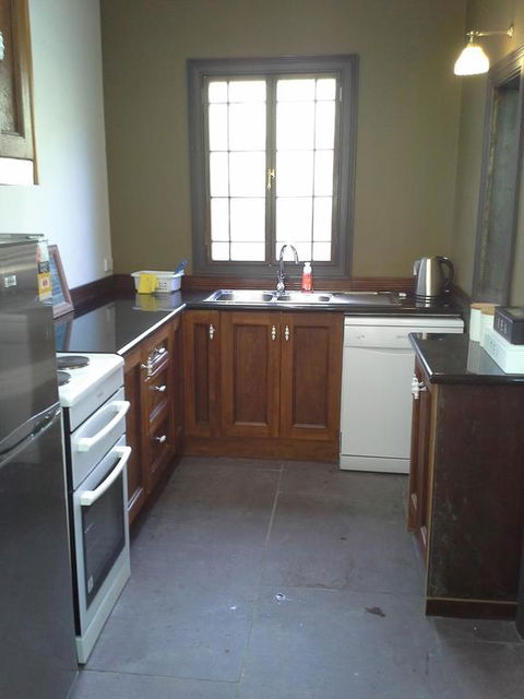 Sunset Cottages - Accommodation Gladstone 3