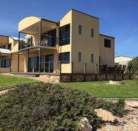 Sunset Cove Beach House - Accommodation Gladstone