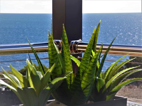 Sunset Cove Beach House - Accommodation Gladstone 2