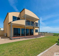 Sunset Cove Beach House - Accommodation Gladstone