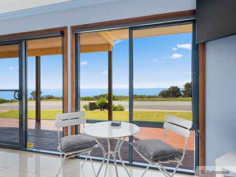 Sunset Cove Beach House - Accommodation Gladstone 3