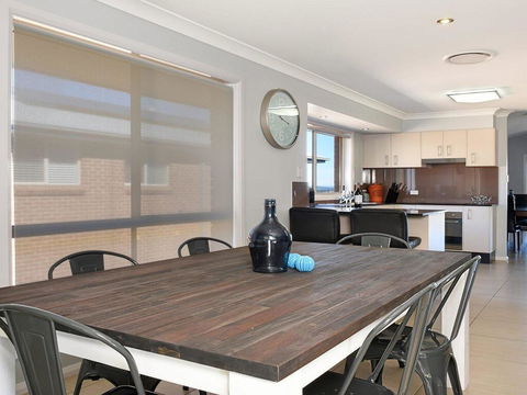 Sunset Over Neptune - Pet Friendly, 5 Min To Beach - Accommodation Gladstone 2