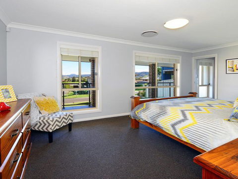 Sunset Over Neptune - Pet Friendly, 5 Min To Beach - Accommodation Gladstone 3