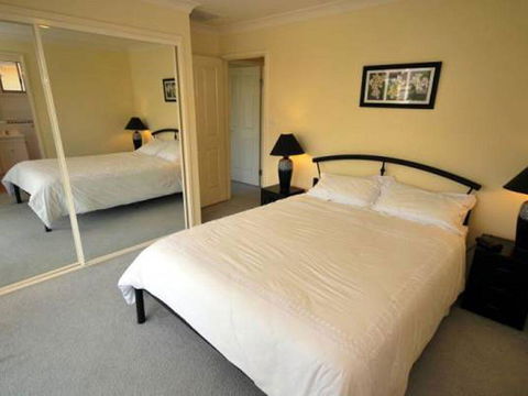 Sunset Place' 1/29 Sunset Boulevard- Gorgeous Townhouse So Close To The Water - Accommodation Gladstone 1