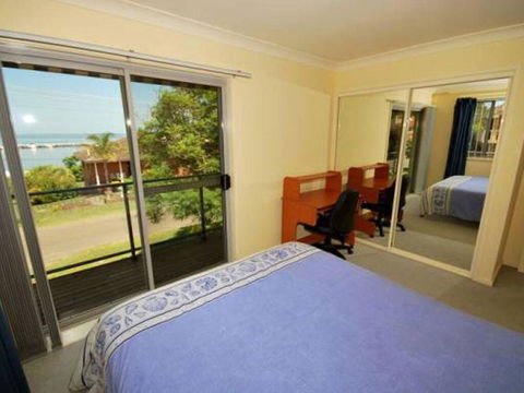Sunset Place' 1/29 Sunset Boulevard- Gorgeous Townhouse So Close To The Water - Accommodation Gladstone 2