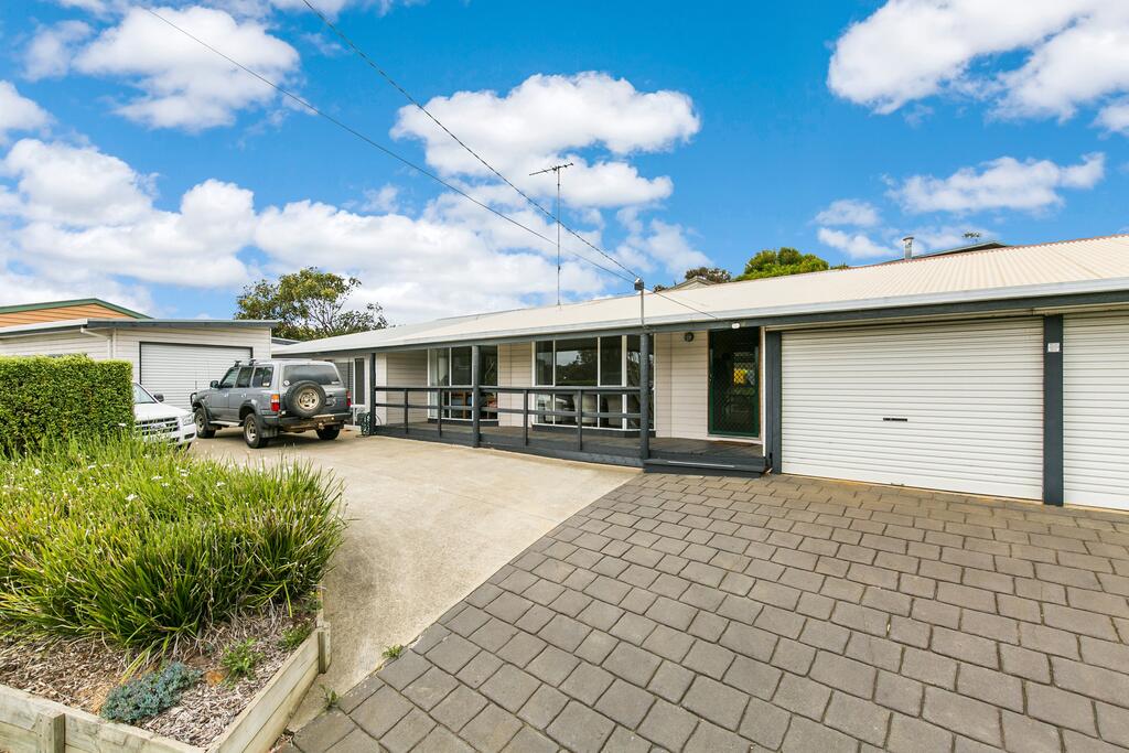 Jan Juc VIC Accommodation Gladstone