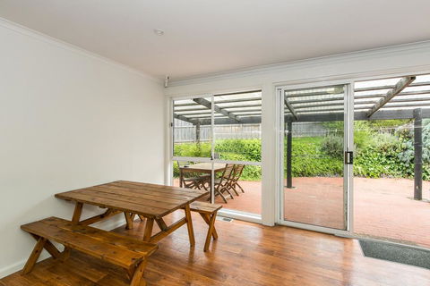 Sunset Strip 4 - Accommodation Gladstone 2