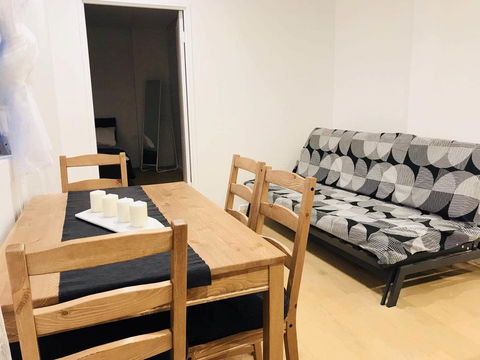 Sunset View 2 Bedroom Apt Next To Station - Accommodation Gladstone 1