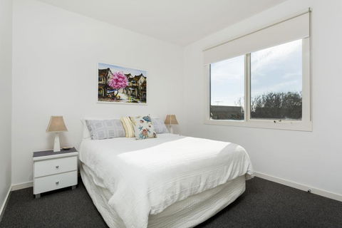SUNSET VIEWS - MORNINGTON - Accommodation Gladstone 1