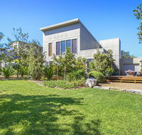 Sunshine Beach House-25 metre walk to the beach - Accommodation Gladstone