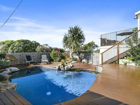 Sunshine Beach Serenity And Pet Friendly ! 9 Seaview Terrace, Sunshine Beach, QLD 4567 - Accommodation Gladstone 1