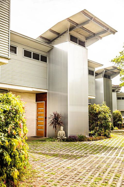 Sunworship Villas 3 And 4 - Accommodation Gladstone 3
