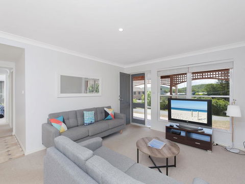 Surf Break - 10A Tuna (Downstairs) - Accommodation Gladstone 1