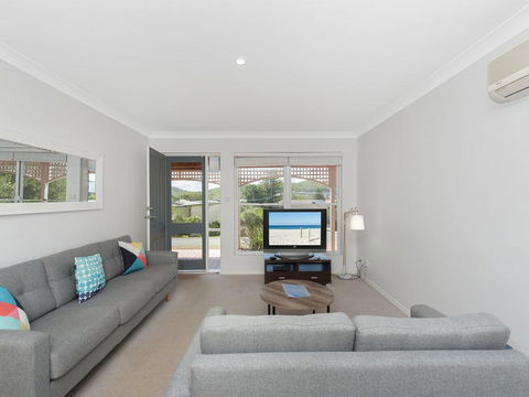 Surf Break - 10A Tuna (Downstairs) - Accommodation Gladstone 0