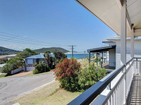 Surf Break - 10B Tuna (Upstairs) - Accommodation Gladstone 0