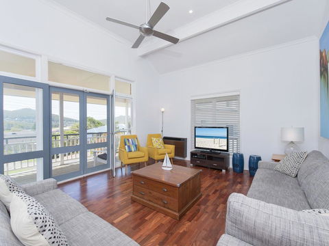 Surf Break - Fingal Bay - Accommodation Gladstone 2