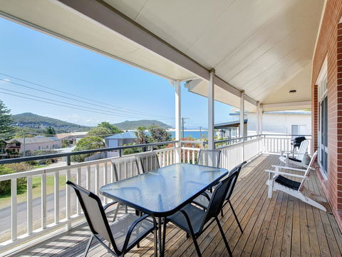 Surf Break - Fingal Bay - Accommodation Gladstone 1