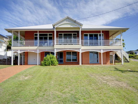 Surf Break - Fingal Bay - Accommodation Gladstone 0