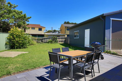 Surf Shack - Pet Friendly - 1 Min Walk To Beach - Accommodation Gladstone 1