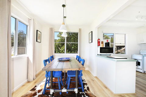 Surf Shack - Pet Friendly - 1 Min Walk To Beach - Accommodation Gladstone 0