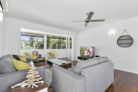 Surf's Up, Peregian Beach - Accommodation Gladstone 3