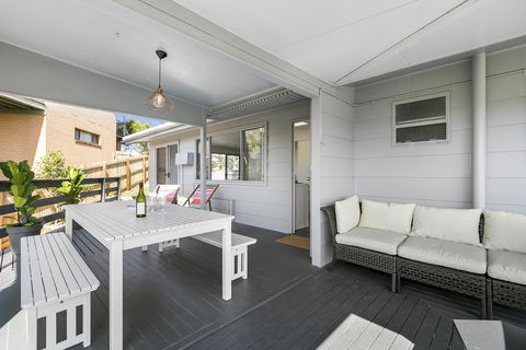 Surf's Up, Peregian Beach - Accommodation Gladstone 1
