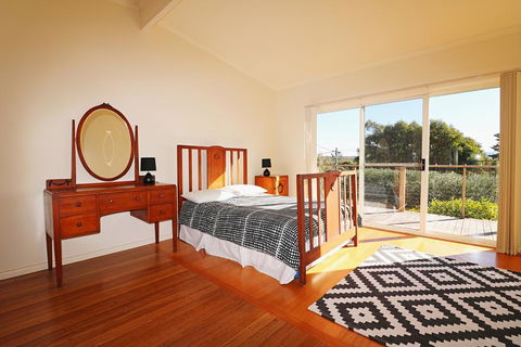 Surfside - Accommodation Gladstone 3