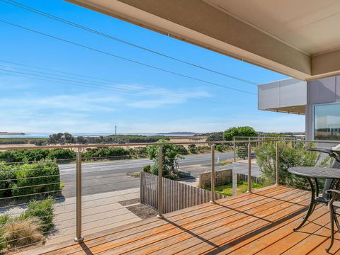 Swan Bay Lookout - Accommodation Gladstone 2