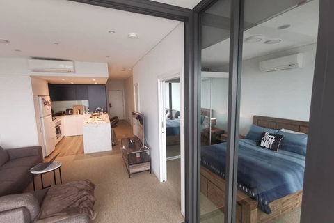 Sydney Olympic Park Luxury Apartment - Accommodation Gladstone 0