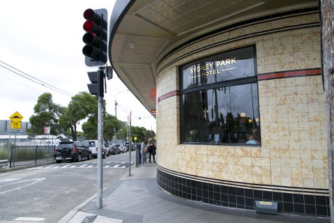 Sydney Park Hotel - Accommodation Gladstone 1