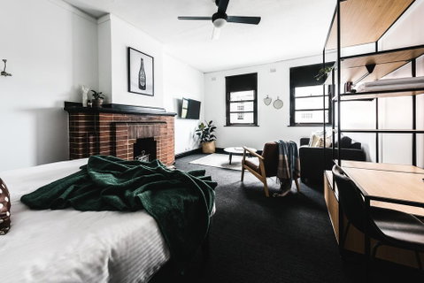 Sydney Park Hotel - Accommodation Gladstone 0