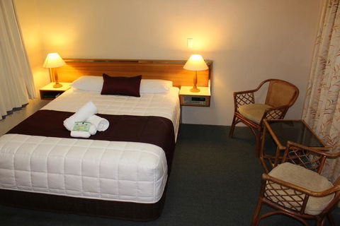 Tabourie Lake Motor Inn - Accommodation Gladstone 2
