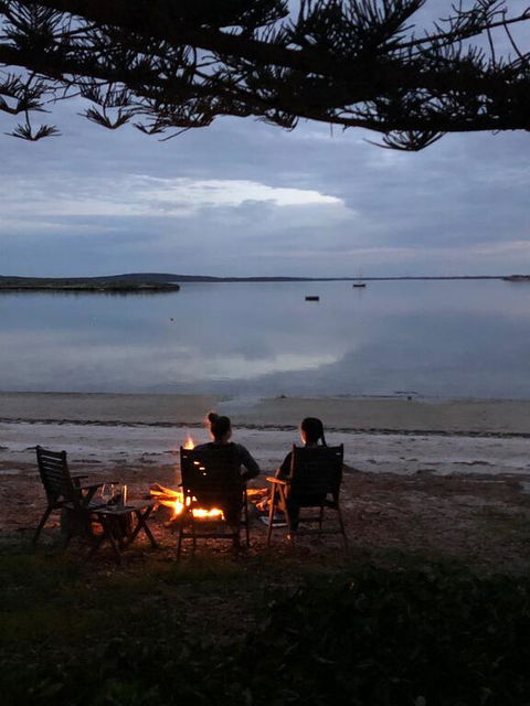 Tall Pines Beach House At Mount Dutton Bay (part Of Coffin Bay Waterways) - Accommodation Gladstone 3