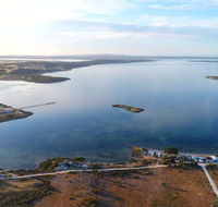 Tall Pines Beach House at Mount Dutton Bay part of Coffin Bay waterways - Accommodation Gladstone