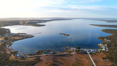 Tall Pines Beach House At Mount Dutton Bay (part Of Coffin Bay Waterways) - Accommodation Gladstone 0