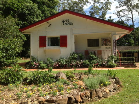 Tall Trees Motel Mountain Retreat - Accommodation Gladstone 3