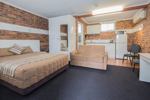 Tally Ho Motor Inn - Accommodation Gladstone 0