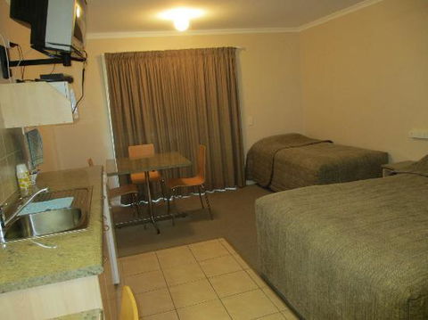 Tambo Mill Motel & Caravan Park - Accommodation Gladstone 3