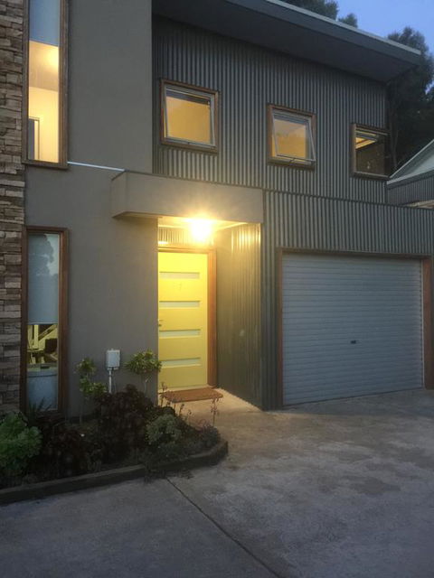 Tangles - Accommodation Gladstone 0