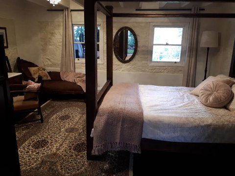 Tanilba House - Accommodation Gladstone 1