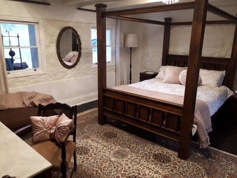 Tanilba House - Accommodation Gladstone 0