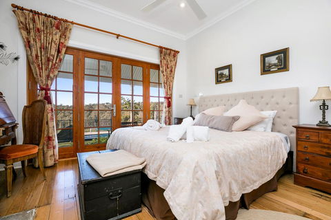 Taradale House Estate - Accommodation Gladstone 0